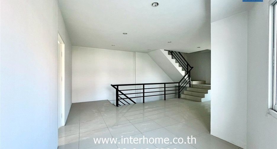 For sale 3 bedrooms retail Space in Bang Khen, Bangkok