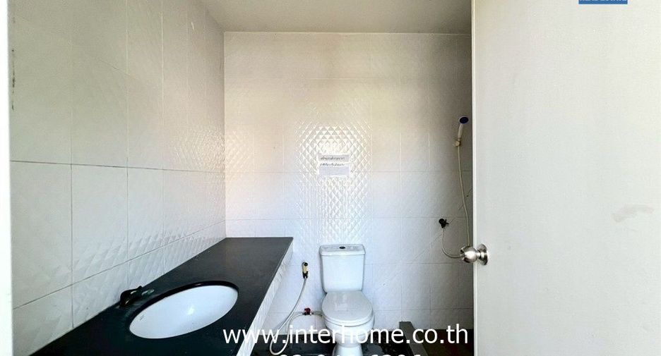 For sale 3 bedrooms retail Space in Bang Khen, Bangkok