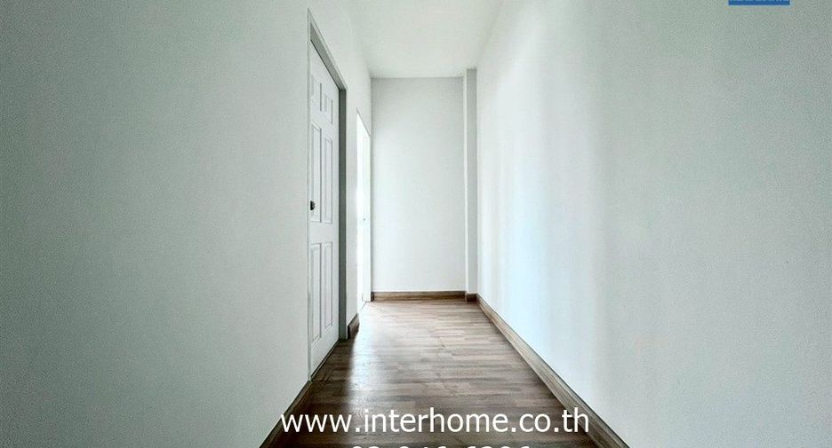 For sale 3 bedrooms retail Space in Bang Khen, Bangkok