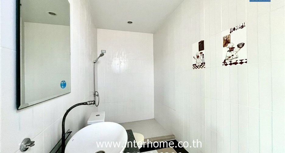 For sale 3 bedrooms retail Space in Bang Khen, Bangkok