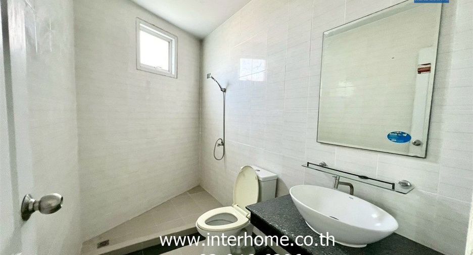 For sale 3 bedrooms retail Space in Bang Khen, Bangkok
