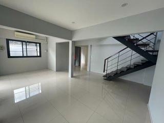 ให้เช่า 4 ห้องนอน บ้านเดี่ยว ใน สาทร, กรุงเทพฯ