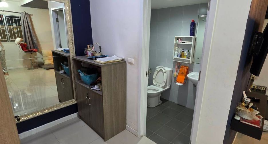 For sale 3 bedrooms townhouse in Mueang Pathum Thani, Pathum Thani
