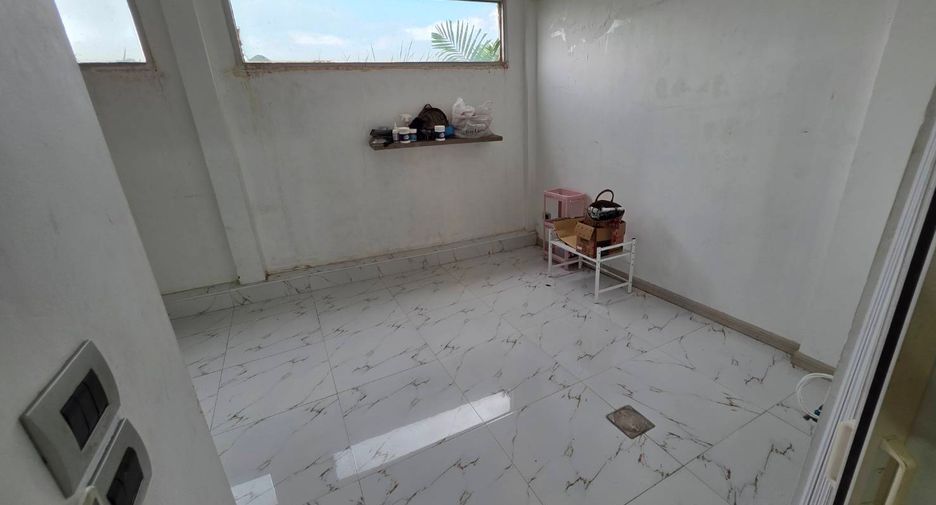 For sale 3 bedrooms townhouse in Mueang Pathum Thani, Pathum Thani