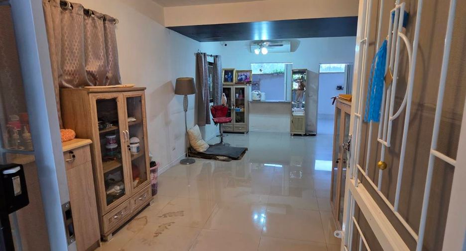 For sale 3 bedrooms townhouse in Mueang Pathum Thani, Pathum Thani