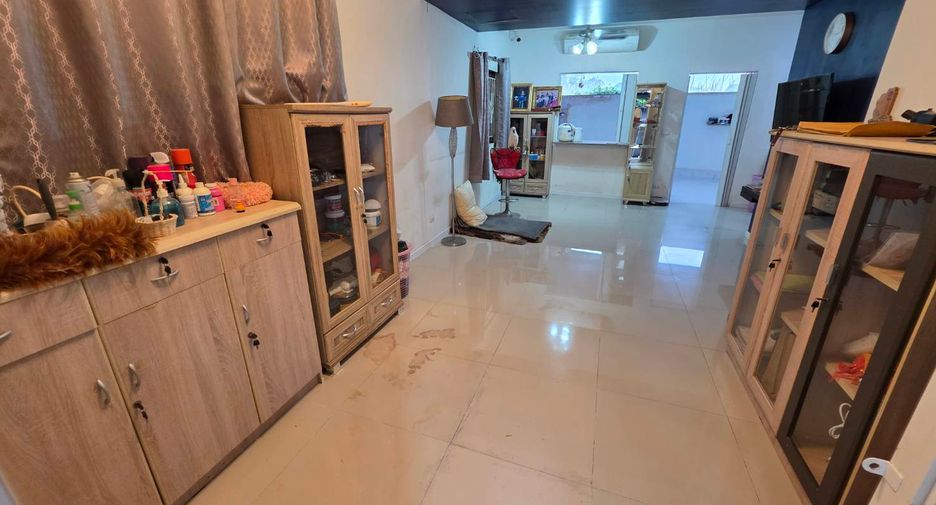 For sale 3 bedrooms townhouse in Mueang Pathum Thani, Pathum Thani