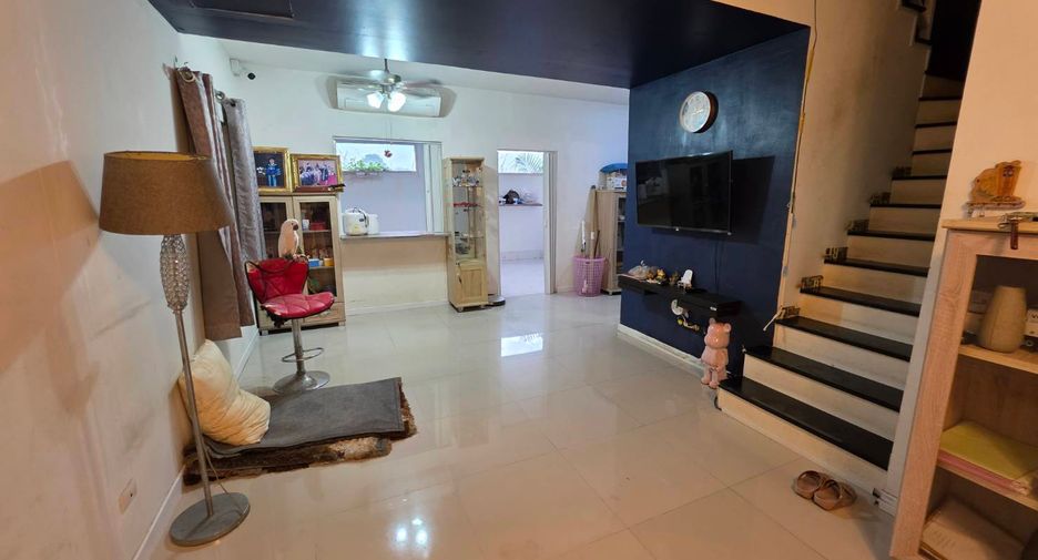 For sale 3 bedrooms townhouse in Mueang Pathum Thani, Pathum Thani