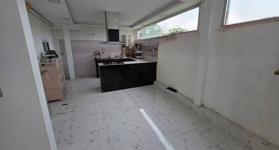 For sale 3 bedrooms townhouse in Mueang Pathum Thani, Pathum Thani