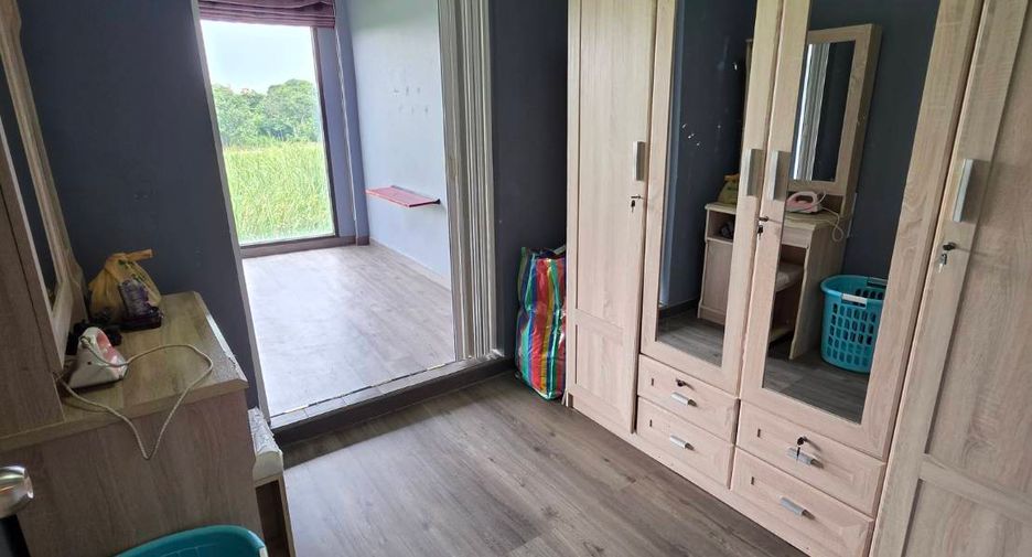 For sale 3 bedrooms townhouse in Mueang Pathum Thani, Pathum Thani