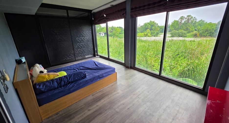 For sale 3 bedrooms townhouse in Mueang Pathum Thani, Pathum Thani