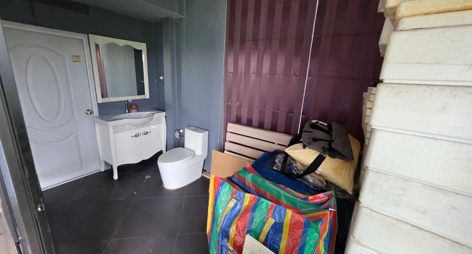 For sale 3 bedrooms townhouse in Mueang Pathum Thani, Pathum Thani