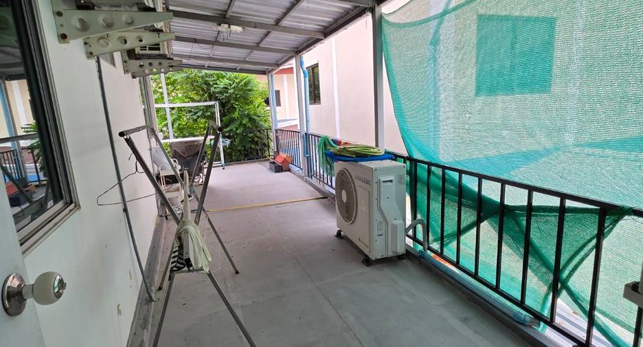 For sale 3 bedrooms townhouse in Mueang Pathum Thani, Pathum Thani