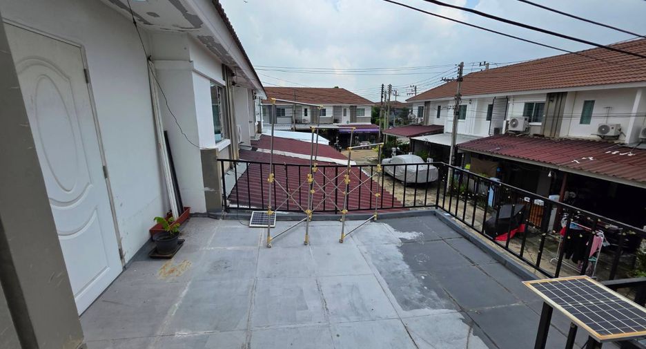 For sale 3 bedrooms townhouse in Mueang Pathum Thani, Pathum Thani