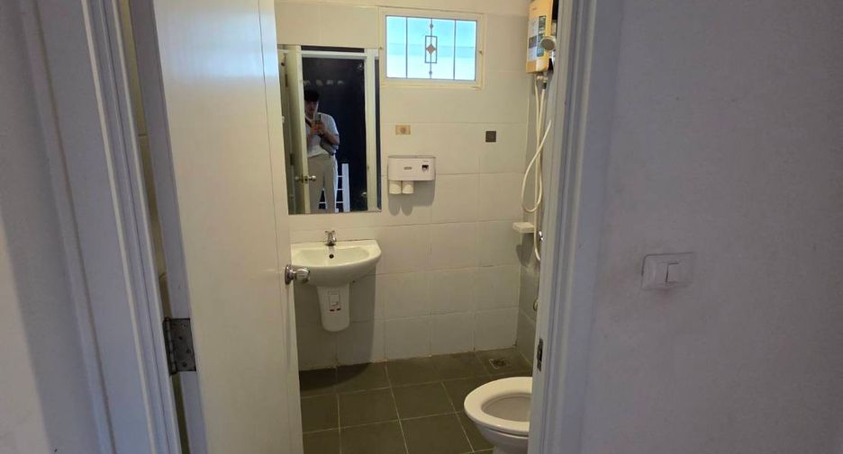 For sale 3 bedrooms townhouse in Mueang Pathum Thani, Pathum Thani