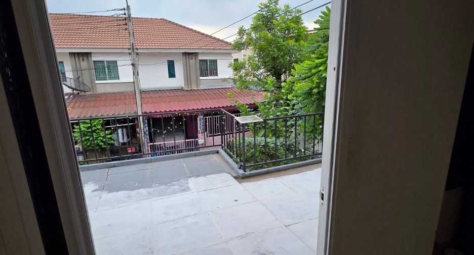 For sale 3 bedrooms townhouse in Mueang Pathum Thani, Pathum Thani