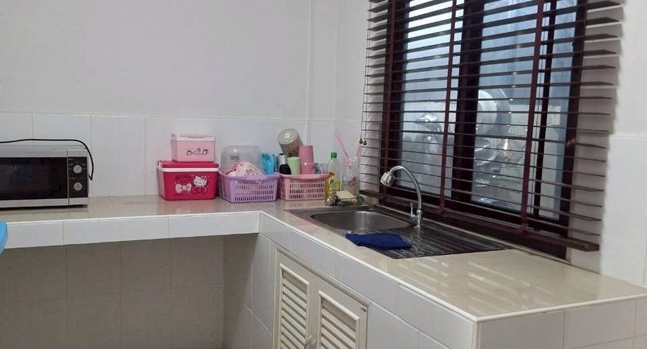 For sale 3 ベッドルーム townhouse in Si Racha, Chonburi