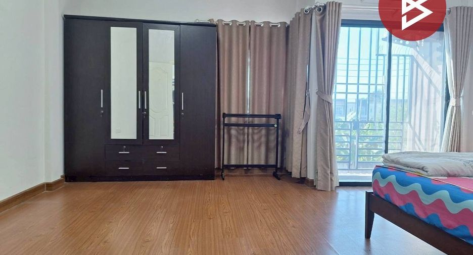 For sale 3 ベッドルーム townhouse in Si Racha, Chonburi