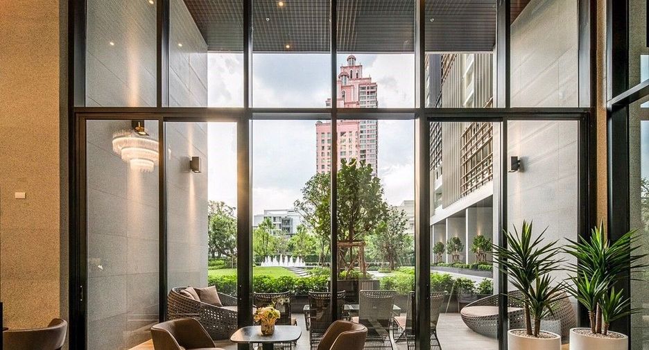 For sale 3 ベッドルーム condo in Khlong Toei, Bangkok