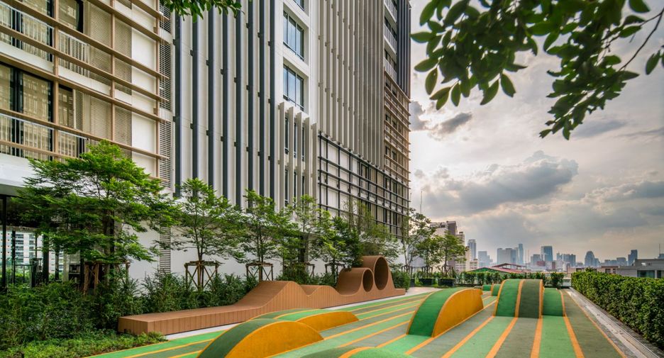 For sale 3 ベッドルーム condo in Khlong Toei, Bangkok