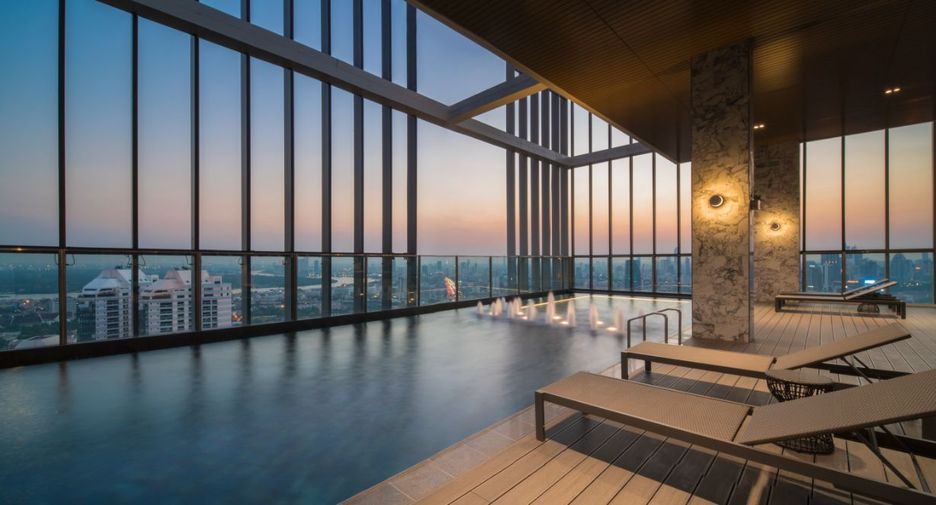 For sale 3 ベッドルーム condo in Khlong Toei, Bangkok