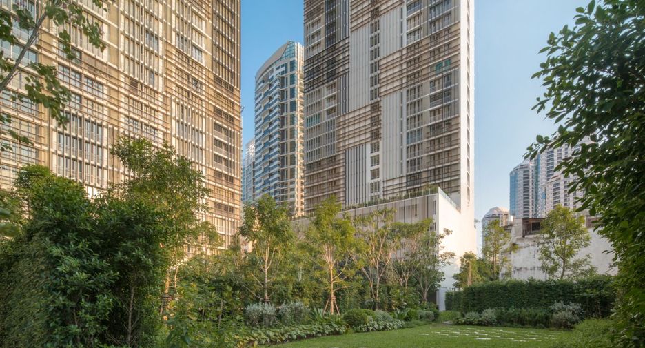 For sale 3 ベッドルーム condo in Khlong Toei, Bangkok
