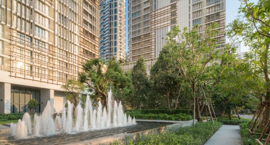 For sale 3 ベッドルーム condo in Khlong Toei, Bangkok