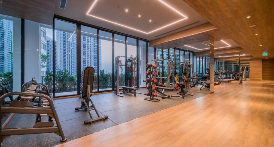 For sale 3 ベッドルーム condo in Khlong Toei, Bangkok