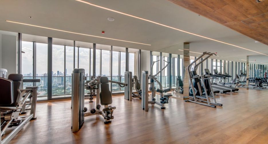 For sale 3 ベッドルーム condo in Khlong Toei, Bangkok
