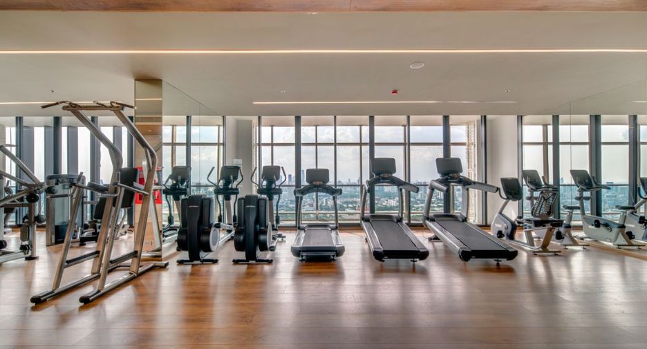 For sale 3 ベッドルーム condo in Khlong Toei, Bangkok