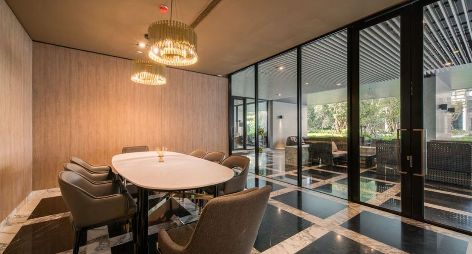 For sale 3 ベッドルーム condo in Khlong Toei, Bangkok