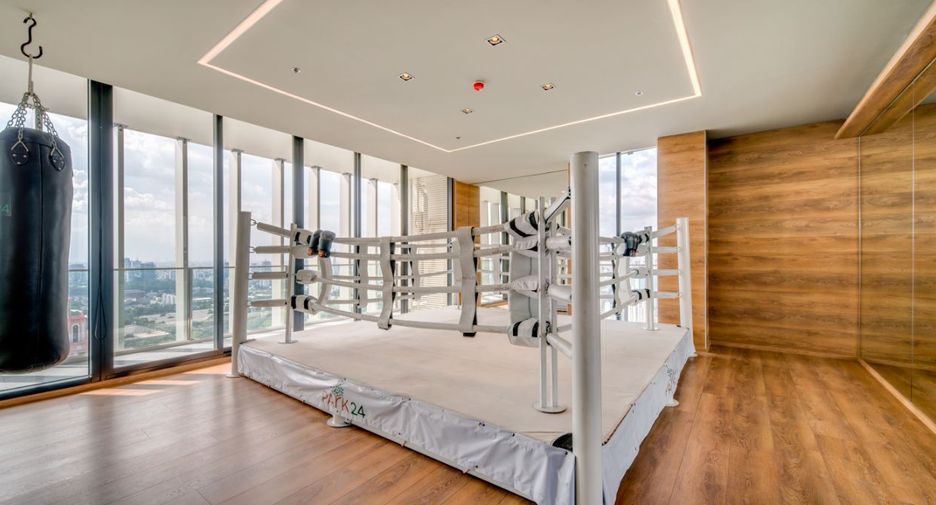 For sale 3 ベッドルーム condo in Khlong Toei, Bangkok