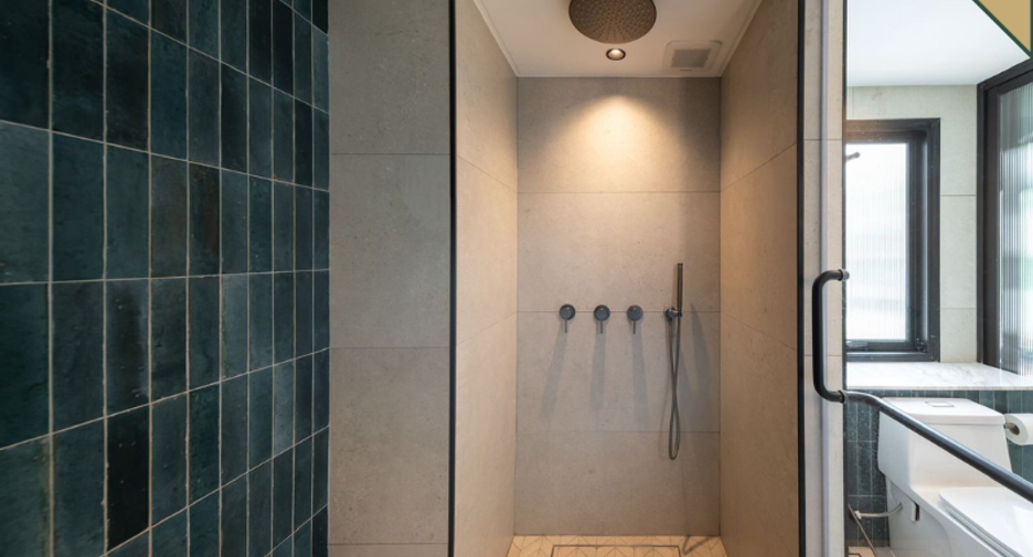 For rent and for sale 3 bedrooms townhouse in Khlong Toei, Bangkok
