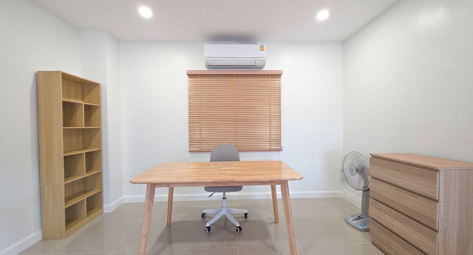 For rent 3 bedrooms house in Saraphi, Chiang Mai