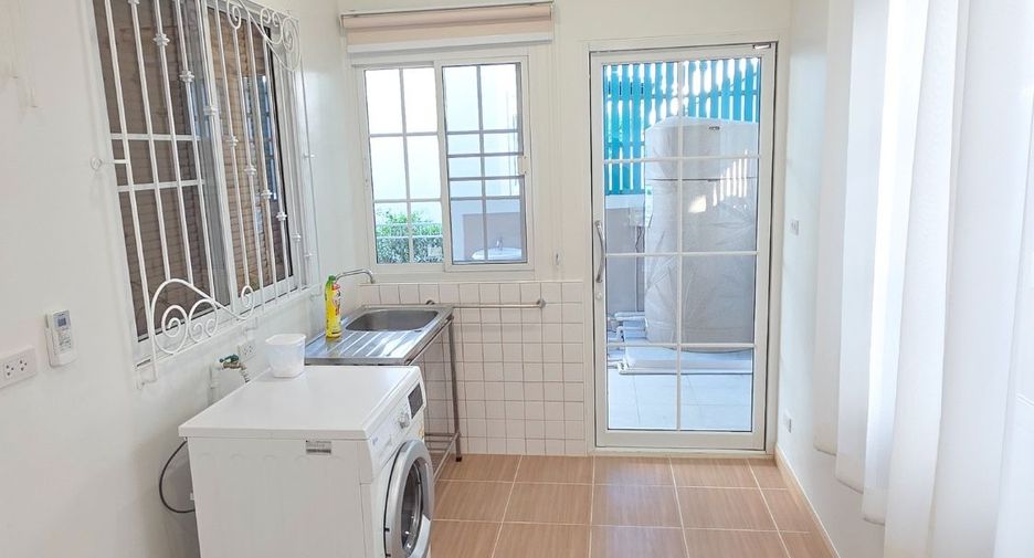 For rent 3 bedrooms house in Saraphi, Chiang Mai