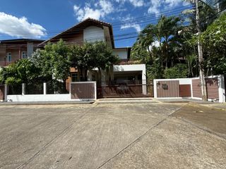 For sale 4 bedrooms house in Mueang Chiang Mai, Chiang Mai