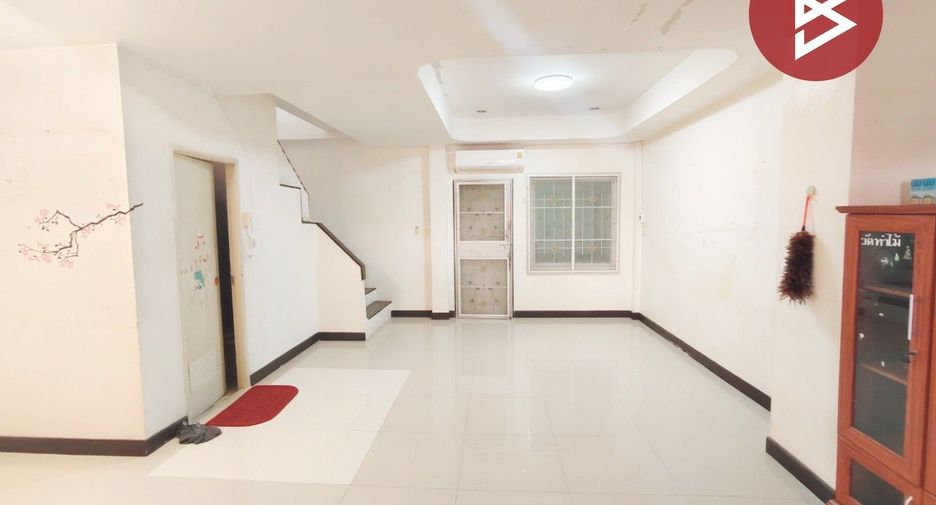 Casa adosada en venta de 2 habitaciones en Sam Phran, Nakhon Pathom
