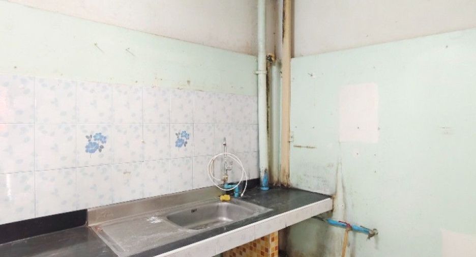 Casa adosada en venta de 2 habitaciones en Sam Phran, Nakhon Pathom