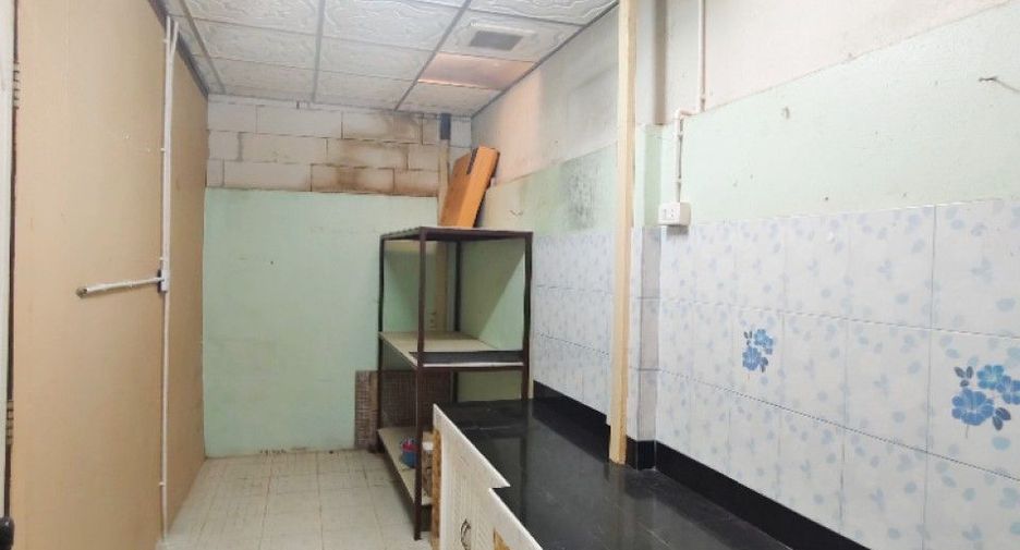 Casa adosada en venta de 2 habitaciones en Sam Phran, Nakhon Pathom