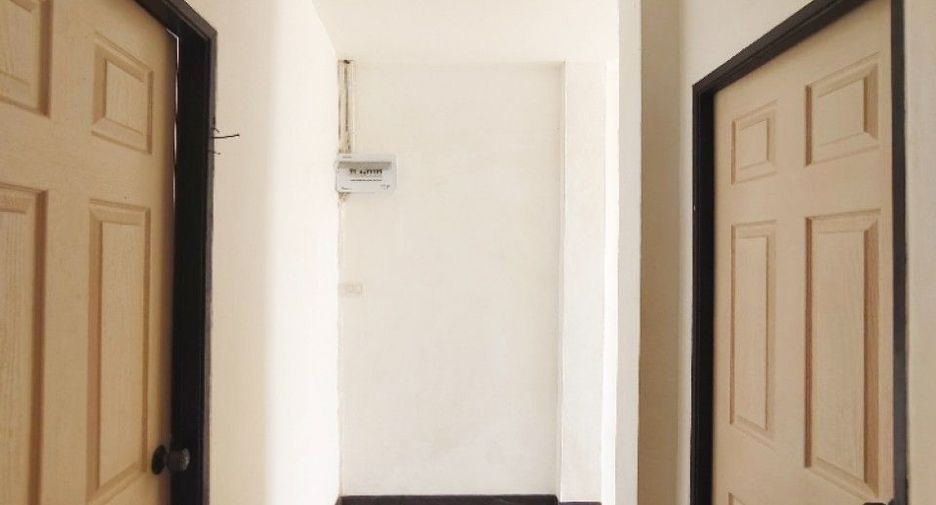 Casa adosada en venta de 2 habitaciones en Sam Phran, Nakhon Pathom
