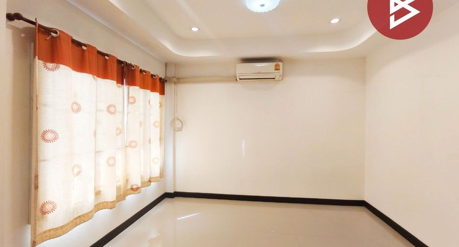 Casa adosada en venta de 2 habitaciones en Sam Phran, Nakhon Pathom