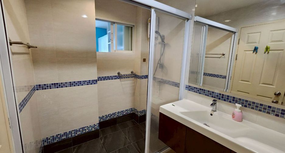 For sale 2 bedrooms condo in Phaya Thai, Bangkok
