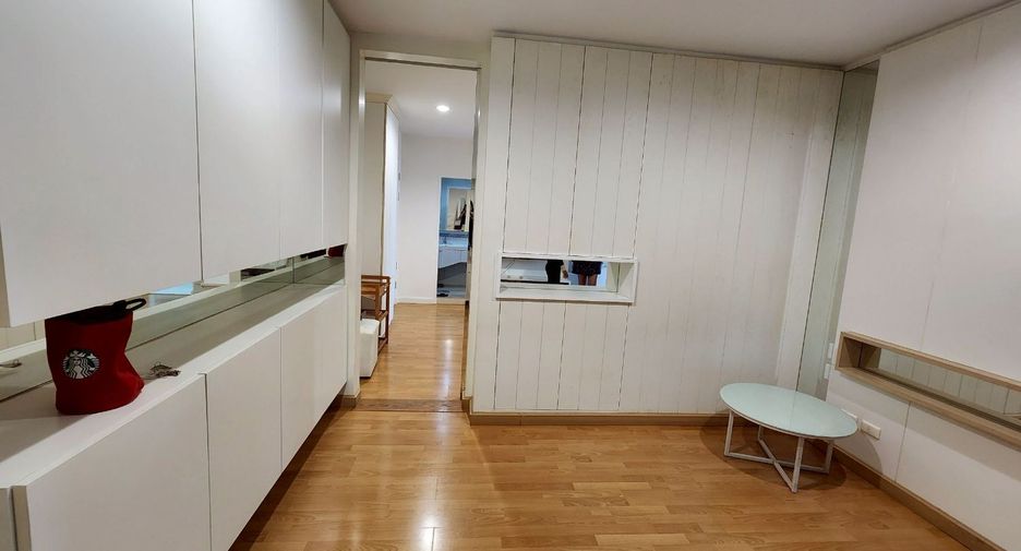 For sale 2 bedrooms condo in Phaya Thai, Bangkok