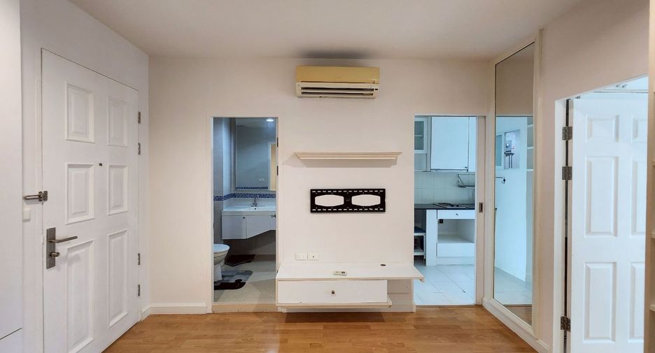 For sale 2 bedrooms condo in Phaya Thai, Bangkok