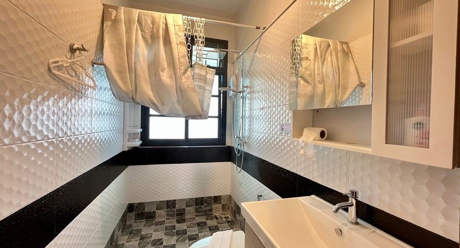 For sale 5 bedrooms villa in Mueang Krabi, Krabi