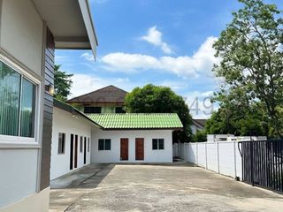 For rent 7 bedrooms retail Space in Bang Na, Bangkok
