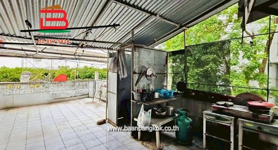 Gewerbefläche zum Kauf mit 3 Zimmer in Mueang Nonthaburi, Nonthaburi