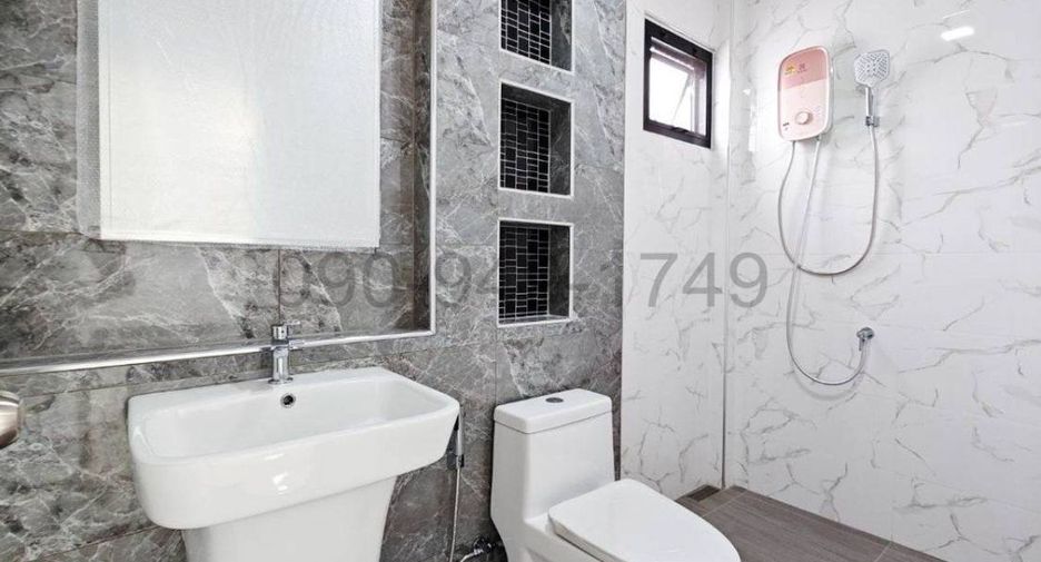 For sale 3 bedrooms condo in Lat Krabang, Bangkok