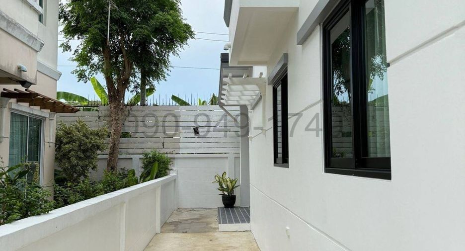 For sale 3 bedrooms condo in Lat Krabang, Bangkok