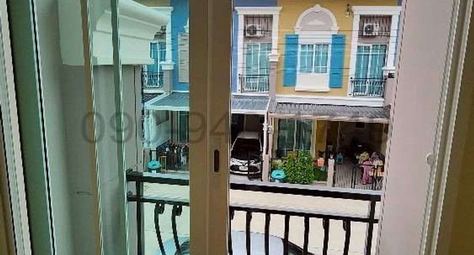 For rent 3 bedrooms townhouse in Bang Khae, Bangkok