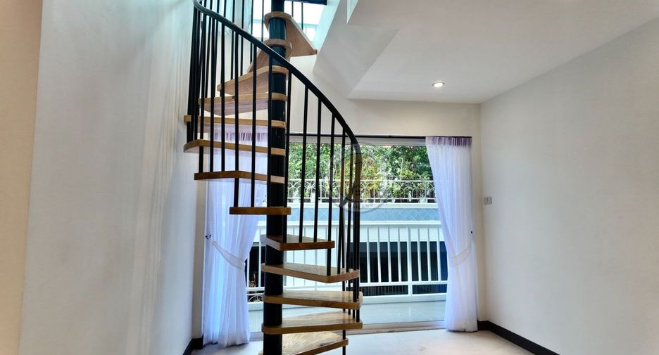 For sale 3 bedrooms condo in Pratumnak, Pattaya